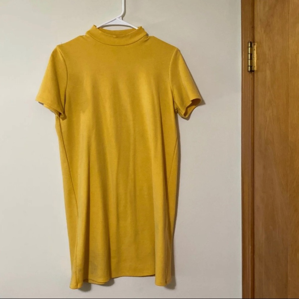 I am selling this yellow Forever21 dress.